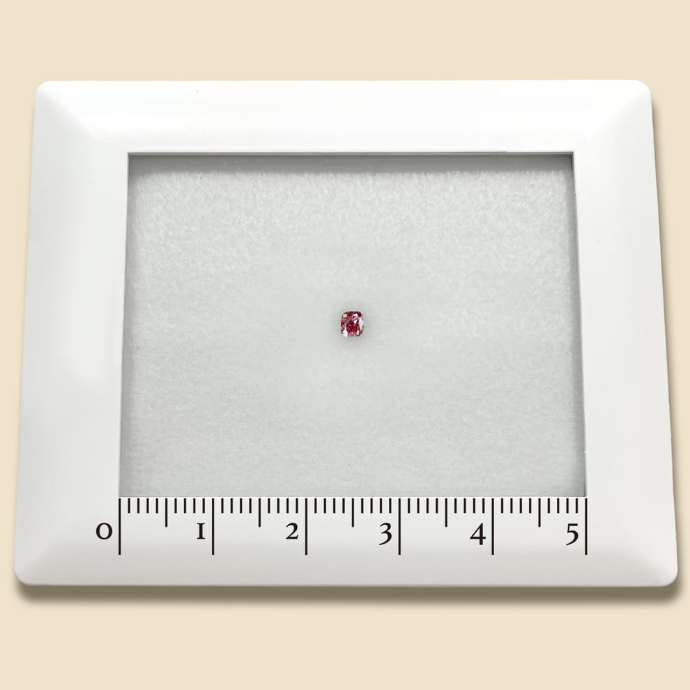 
                  
                    Diamond FANCY VIVID PINK 0.060 carat
                  
                