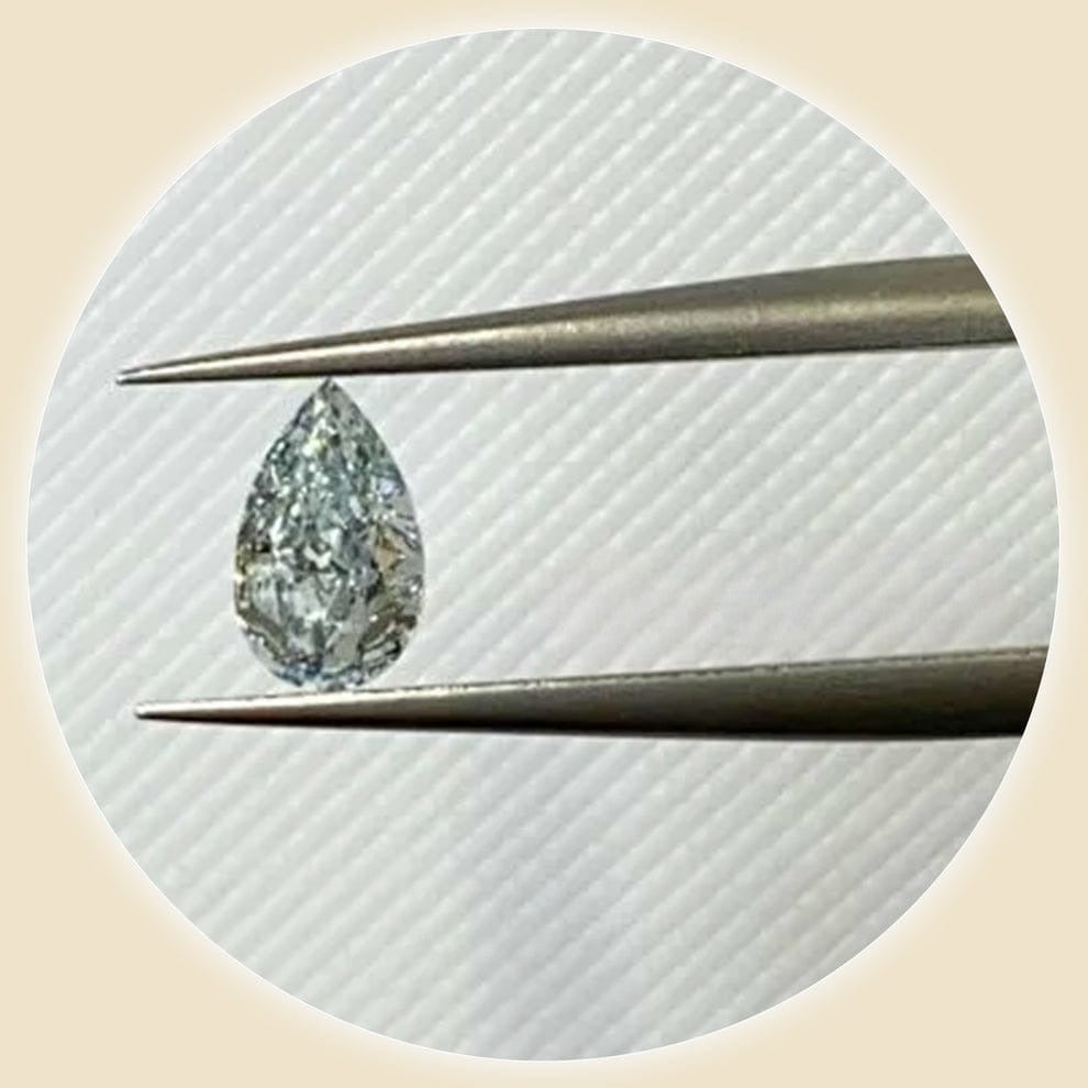 
                  
                    Diamond FANCY LIGHT GREENISH BLUE 0.558 carat
                  
                