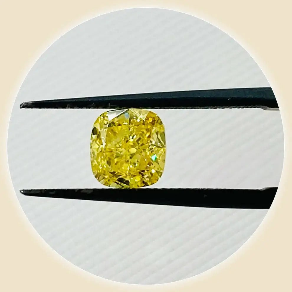 
                  
                    Diamond FANCY VIVID YELLOW 1.01 carat
                  
                