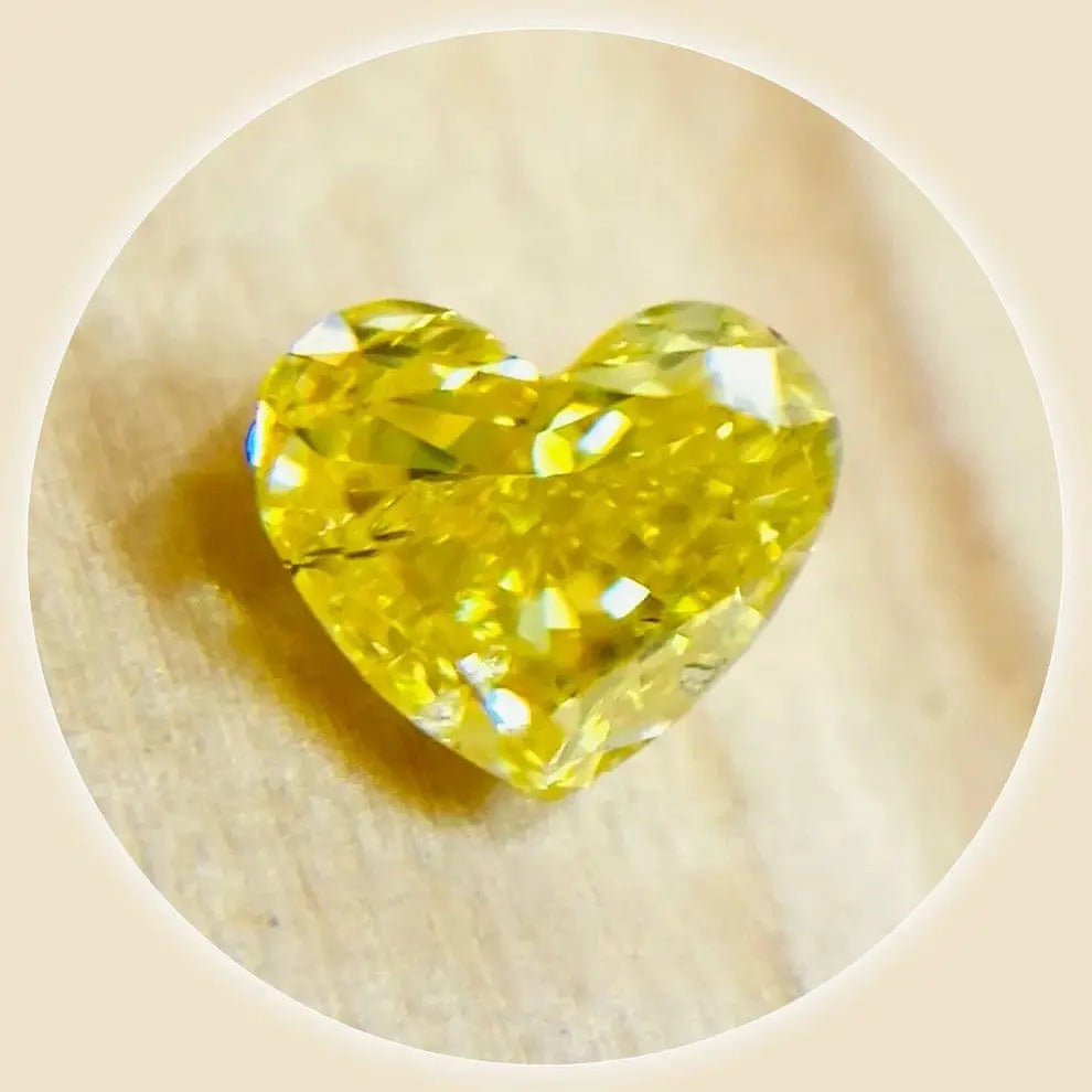 
                  
                    Diamond FANCY VIVID YELLOW 0.165 carat
                  
                