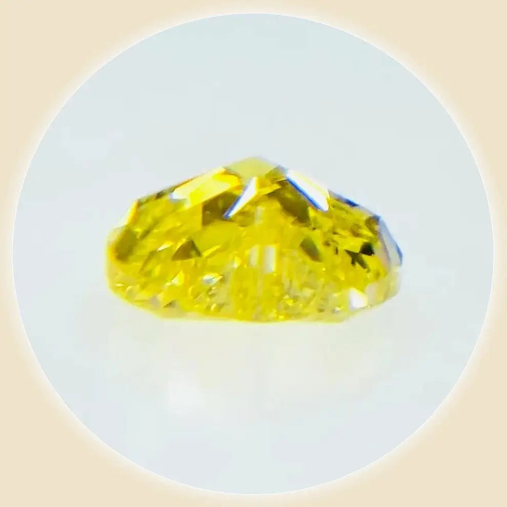 
                  
                    Diamond FANCY VIVID YELLOW 0.165 carat
                  
                