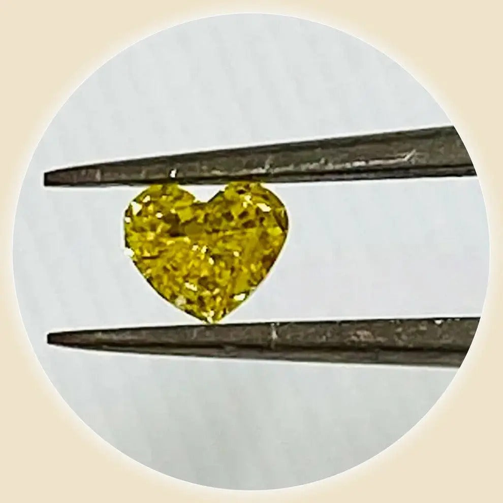 
                  
                    Diamond FANCY VIVID YELLOW 0.165 carat
                  
                