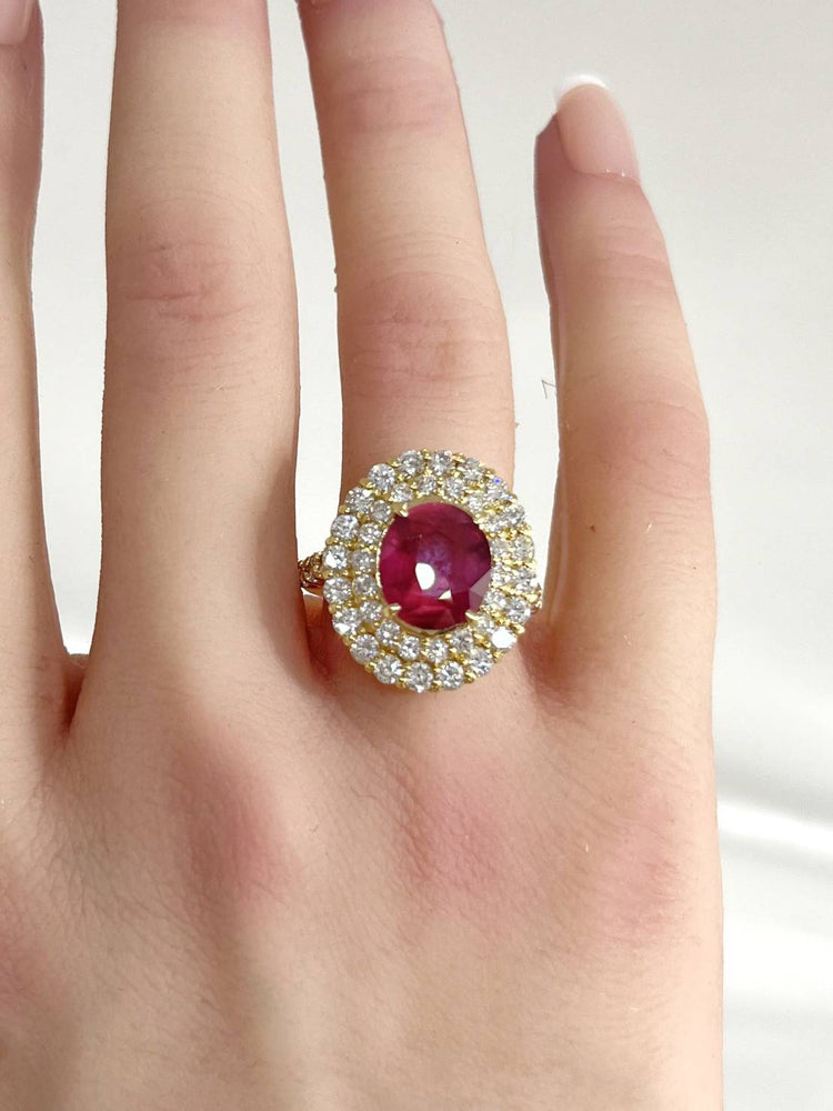 
                  
                    Ruby 4.40 carat ring with GIA certificate of authenticity Symbol of Noble
                  
                