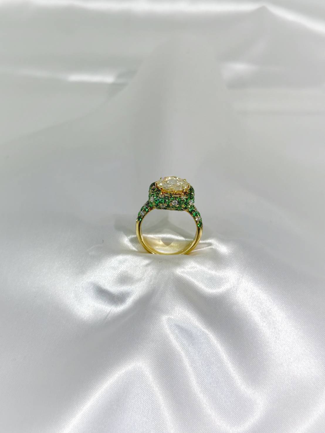 
                  
                    Emerald &amp; Yellow Diamond Ring La Vita Feliz
                  
                