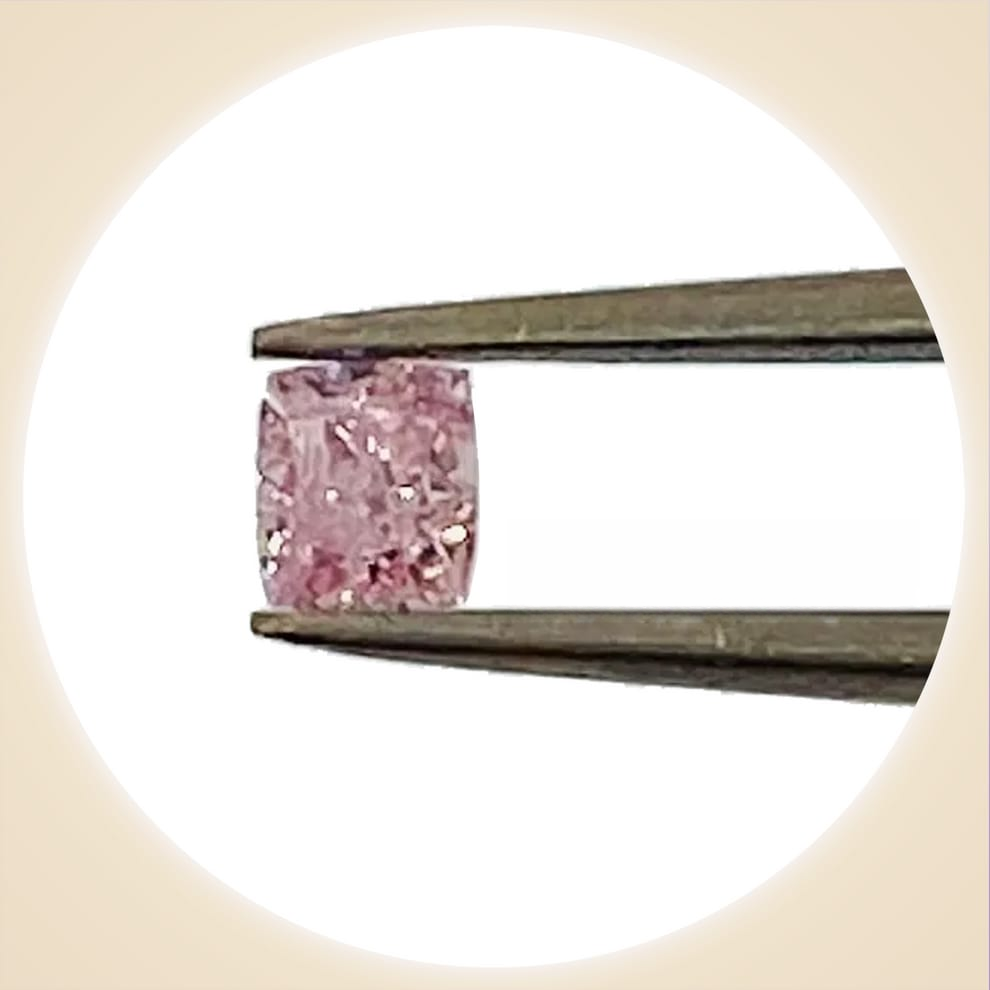 
                  
                    Diamond FANCY PURPLISH PINK 0.101 carat
                  
                