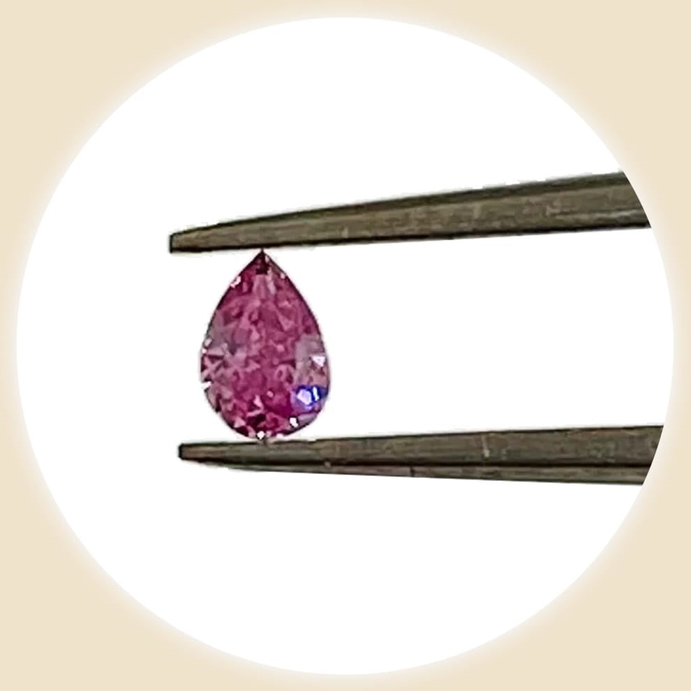 
                  
                    Diamond FANCY VIVID PURPLISH PINK 0.056 carats
                  
                