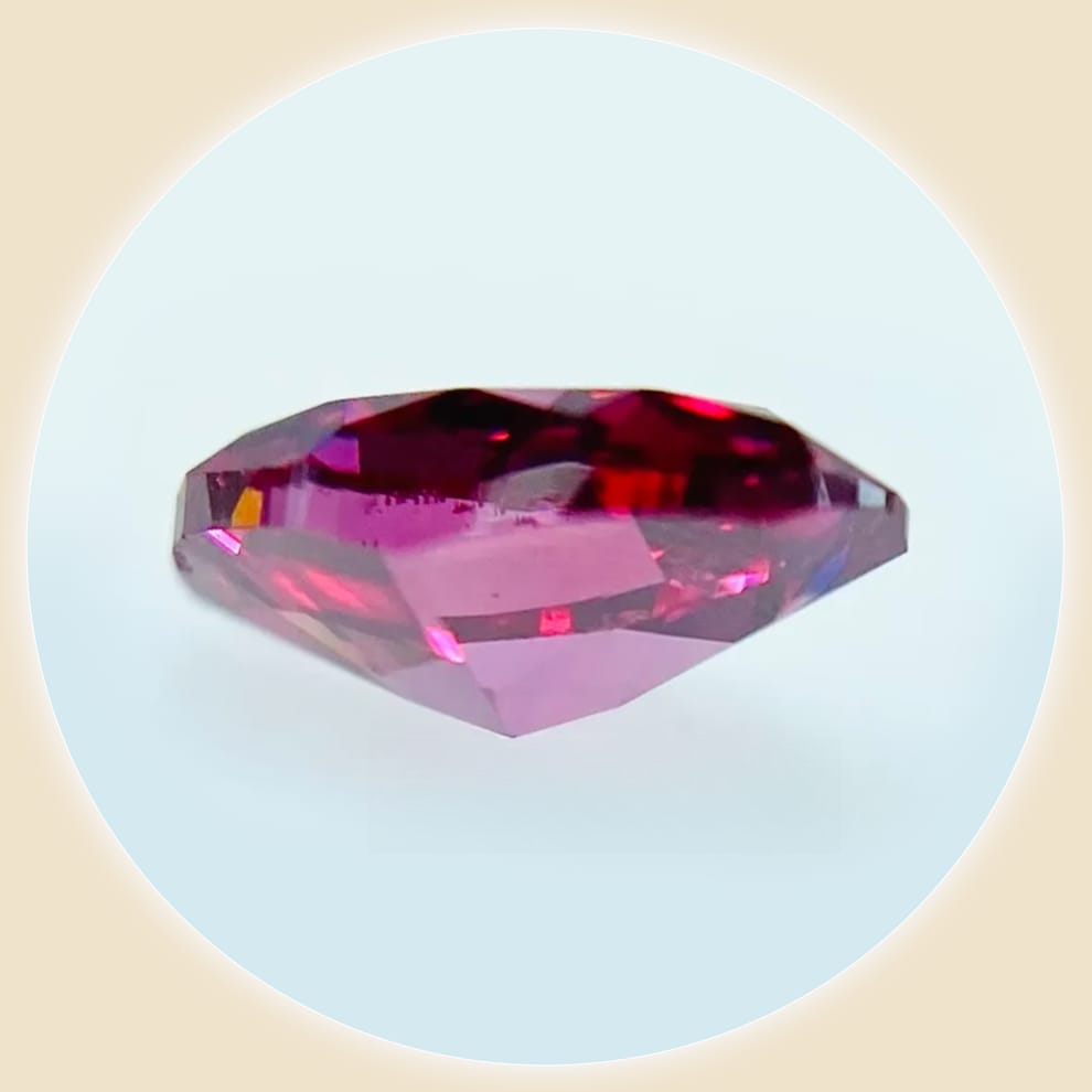 
                  
                    Diamond FANCY PURPLISH RED 0.29 carat
                  
                