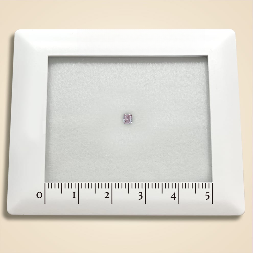 
                  
                    Diamond FANCY PURPLISH PINK 0.101 carat
                  
                