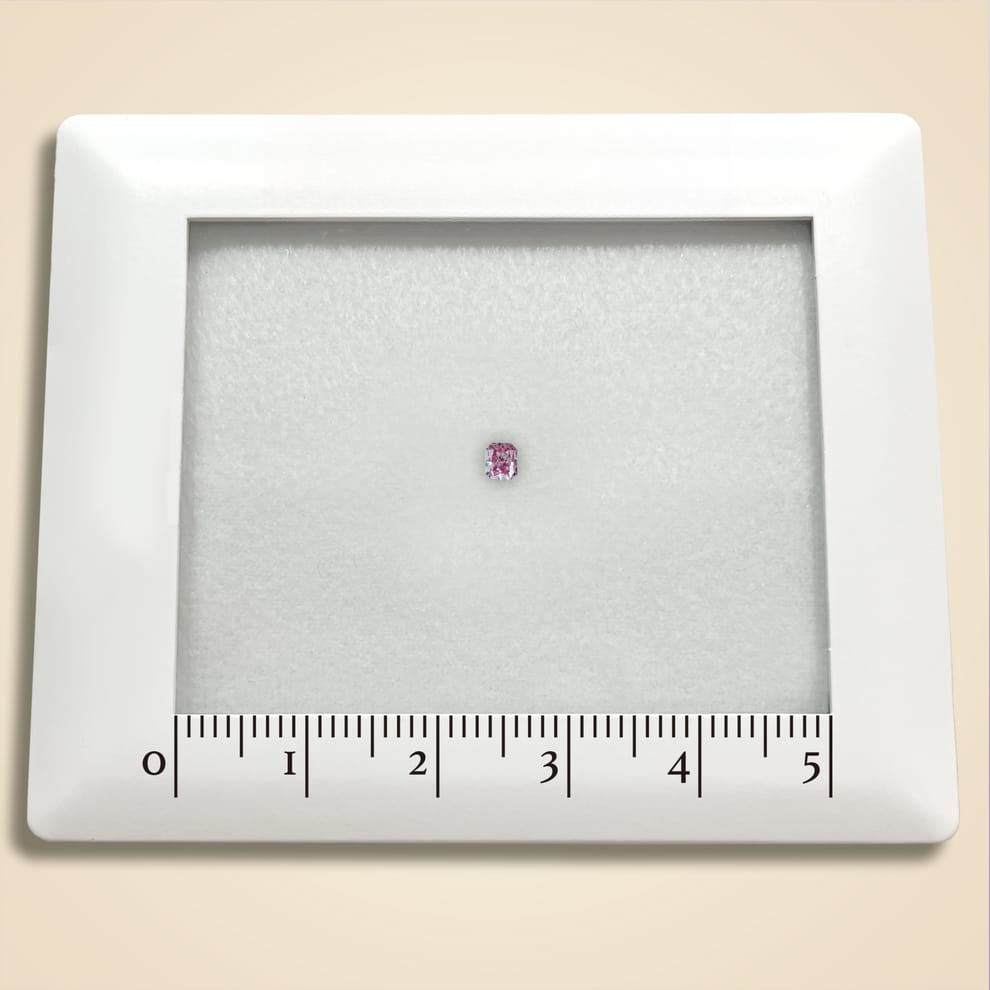 
                  
                    Diamond FANCY INTENSE PINK 0.102 carats
                  
                